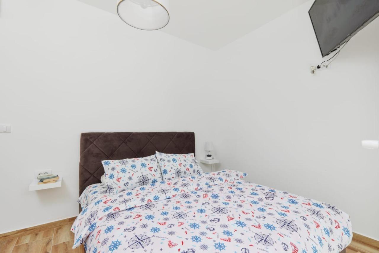 Petrovic Apartmani Tivat Exterior photo